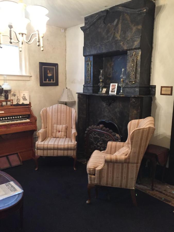Aaron House Of Niagara Falls Bed and Breakfast Esterno foto