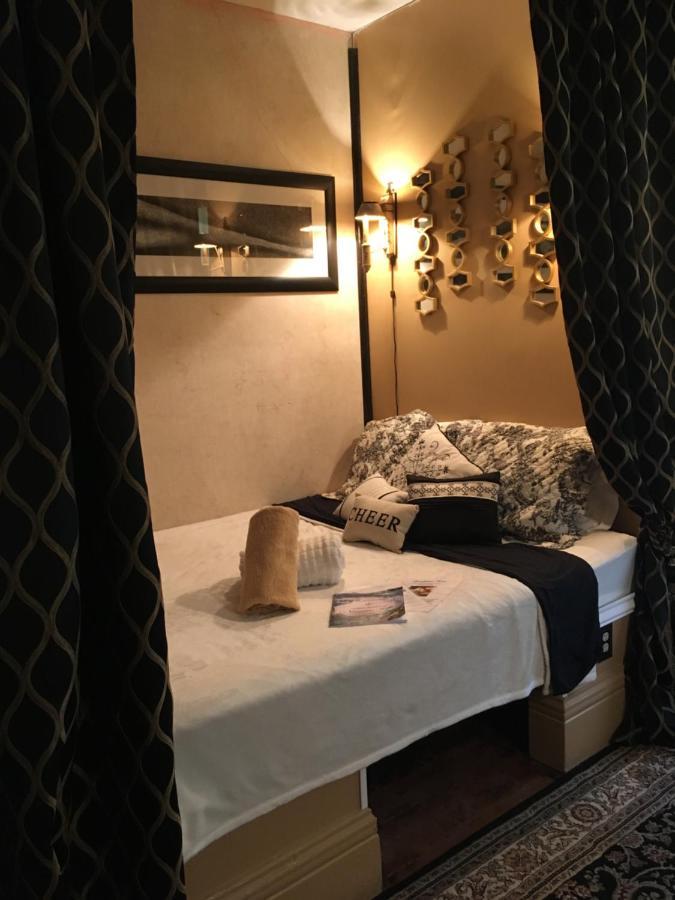 Aaron House Of Niagara Falls Bed and Breakfast Esterno foto